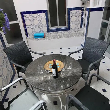 Apartment Big With Unique Patio Near Santa Barbara Castle